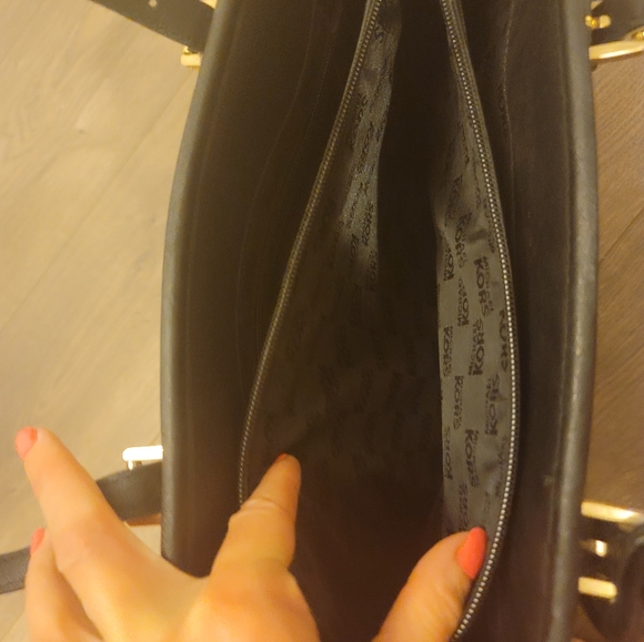 Nearly new Michael Kors Black Bag - Picture 3 of 6